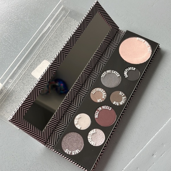 MAC Basic B- Palette (NEW) - Picture 2 of 3